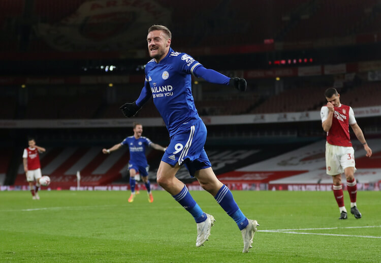 Premier League: Arsenal tuyệt vọng trong việc tìm kiếm bàn gỡ thì Leicester liên tục có các cơ hội phản công nhanh