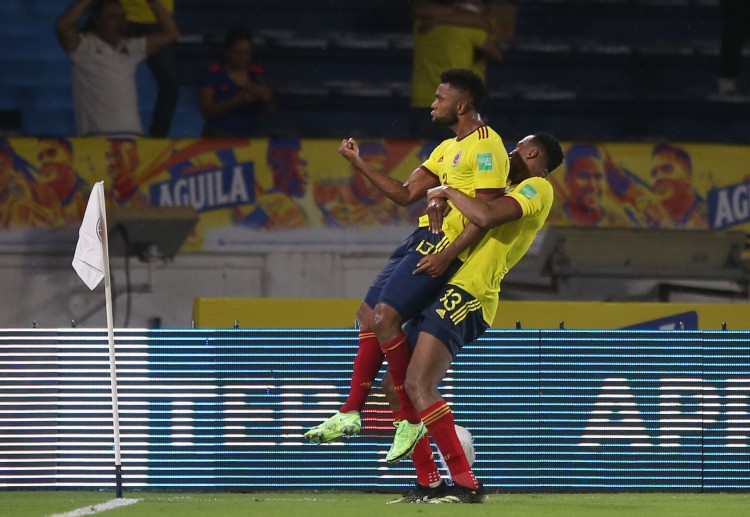 Vòng loại World Cup: Colombia báo hiệu một hiệp đấu mà họ sẽ dồn toàn lực bằng một pha đánh đầu cận thành của Mina
